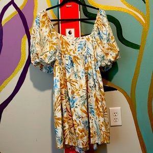 Small puff sleeve tropical pattern dress